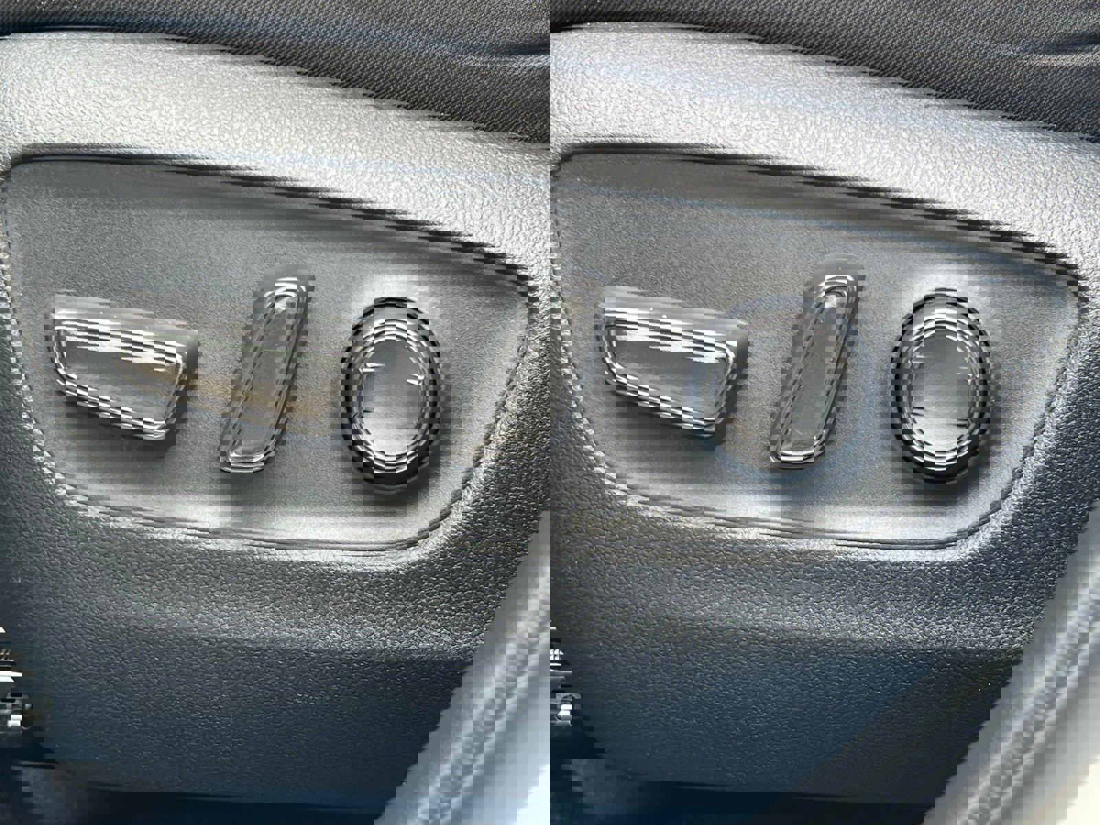 Used 2025 Toyota RAV4 XLE image 24