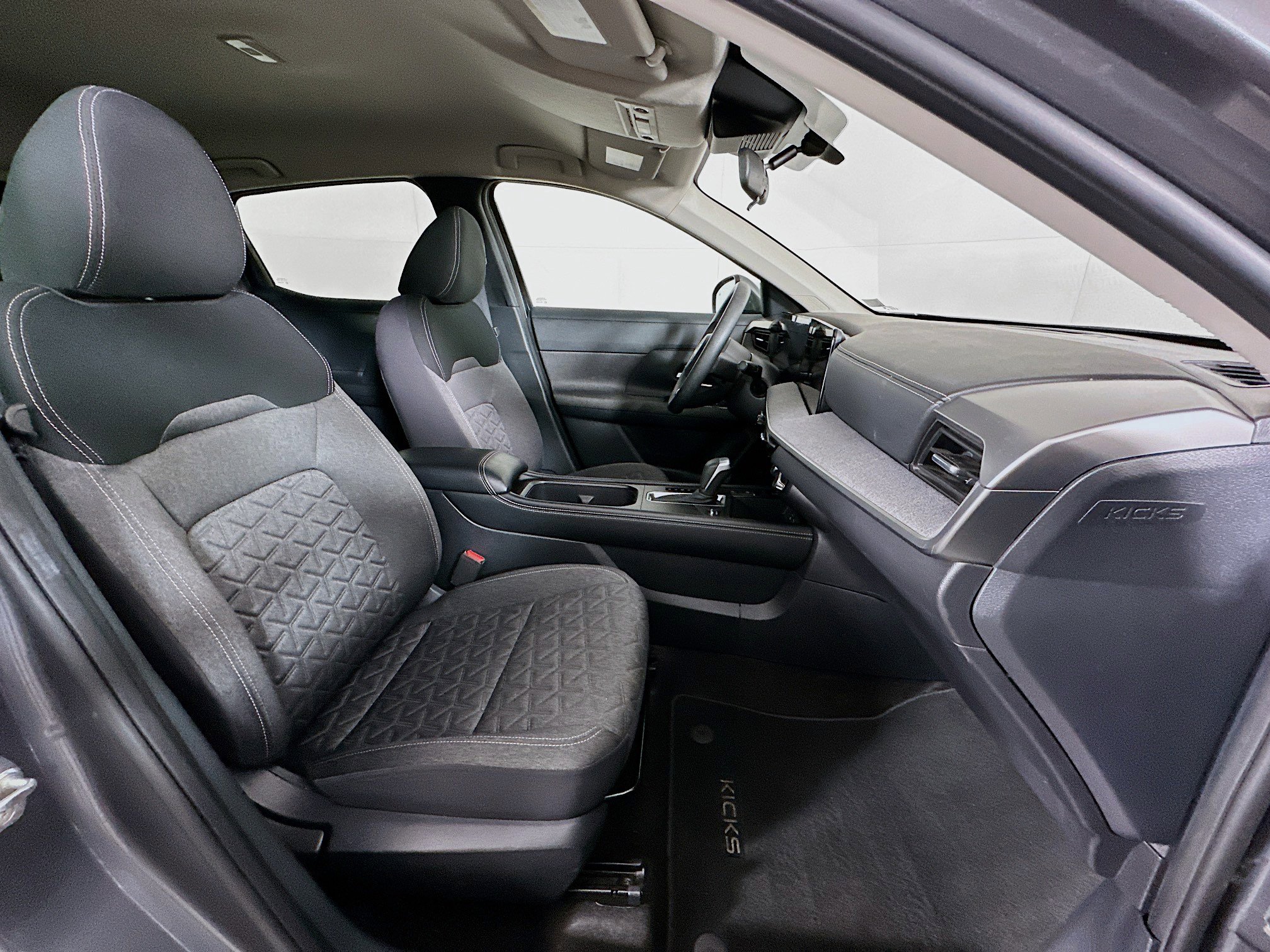 Used 2025 Nissan Kicks SV image 28