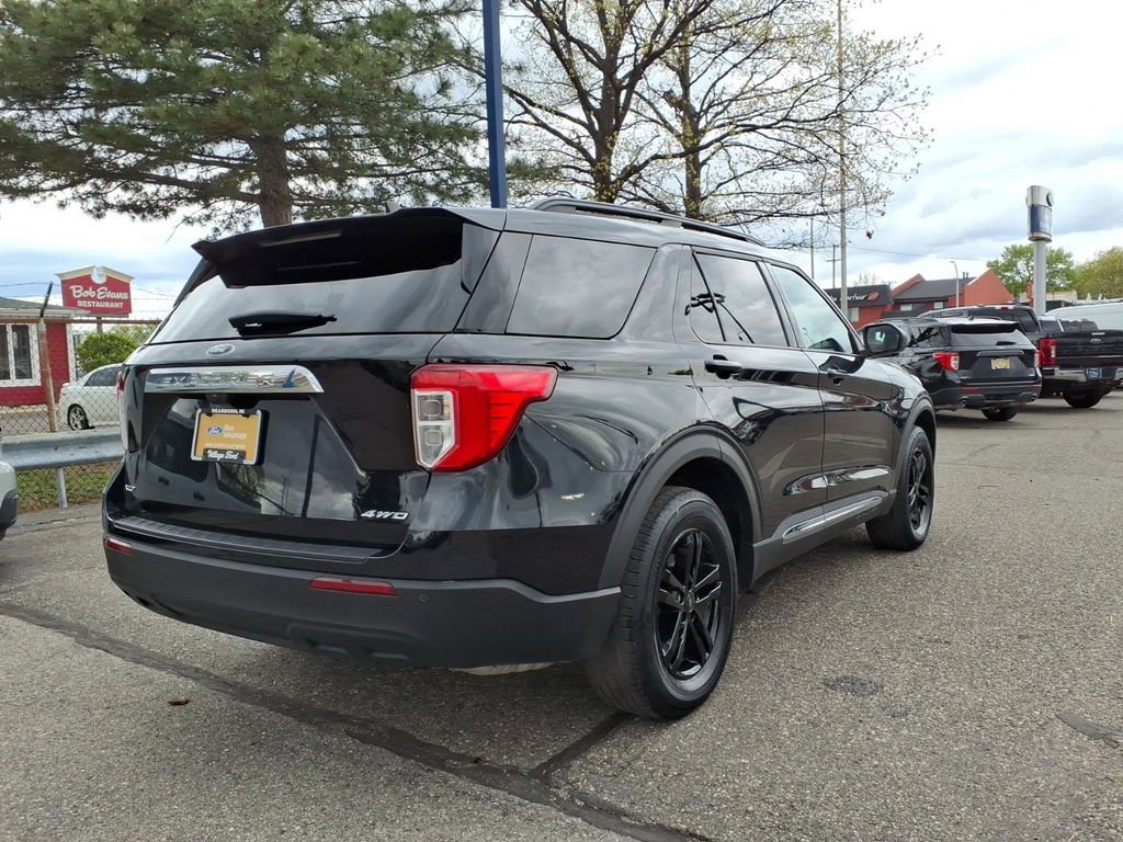 Used 2023 Ford Explorer XLT AWD/4WD image 6