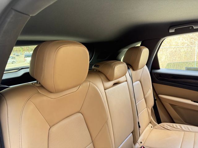 Used 2019 Porsche Cayenne image 32