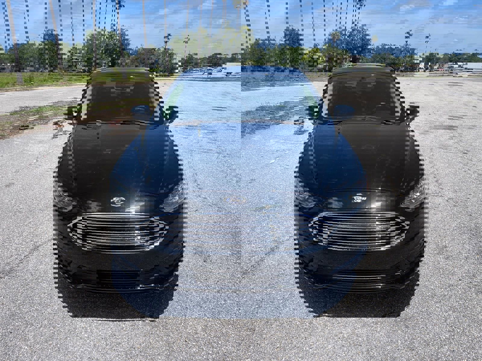 Used 2017 Ford Fusion SE w/ Fusion SE Technology Package image 4