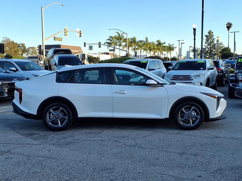 Used 2025 Kia K4 LXS image 5