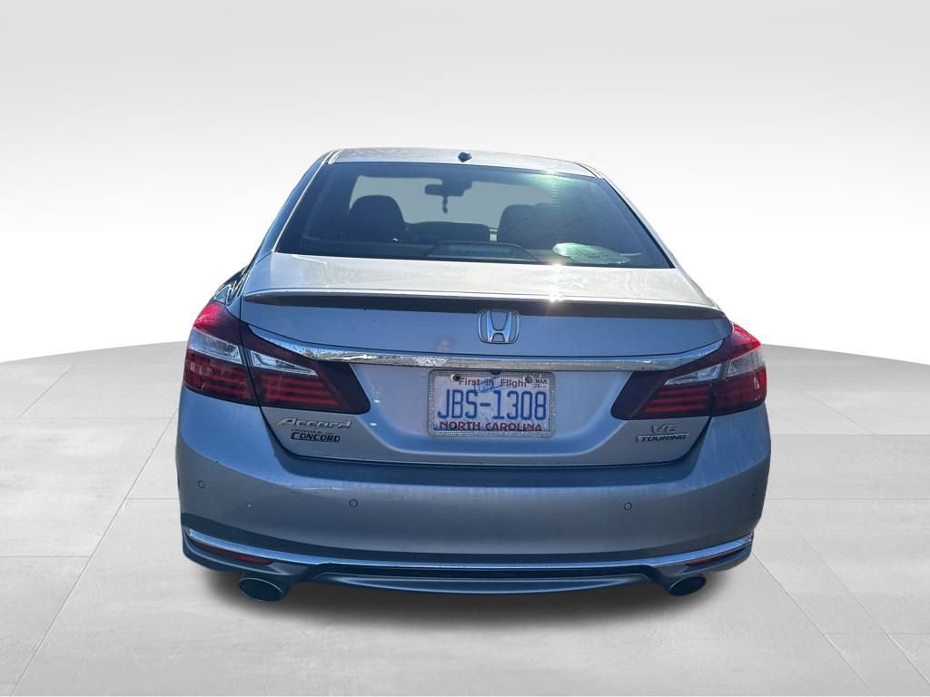Used 2017 Honda Accord Touring image 7