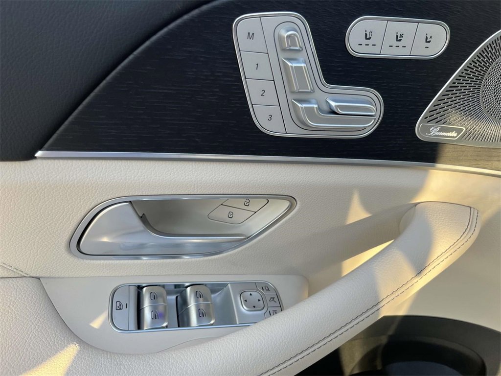 Used 2025 Mercedes-Benz GLS 450 4MATIC image 12