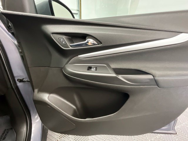 Used 2022 Chevrolet Bolt EUV LT w/ Comfort Package FWD image 11