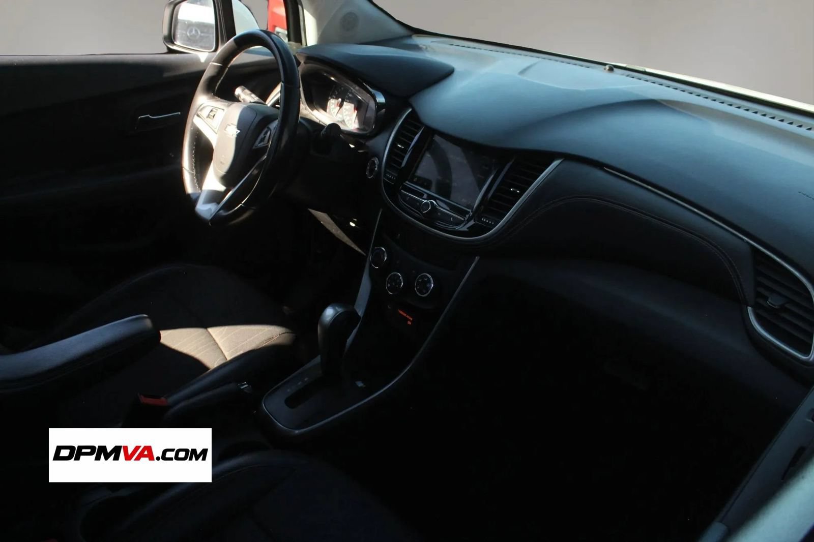 Used 2018 Chevrolet Trax LT w/ LT Convenience Package AWD/4WD image 15