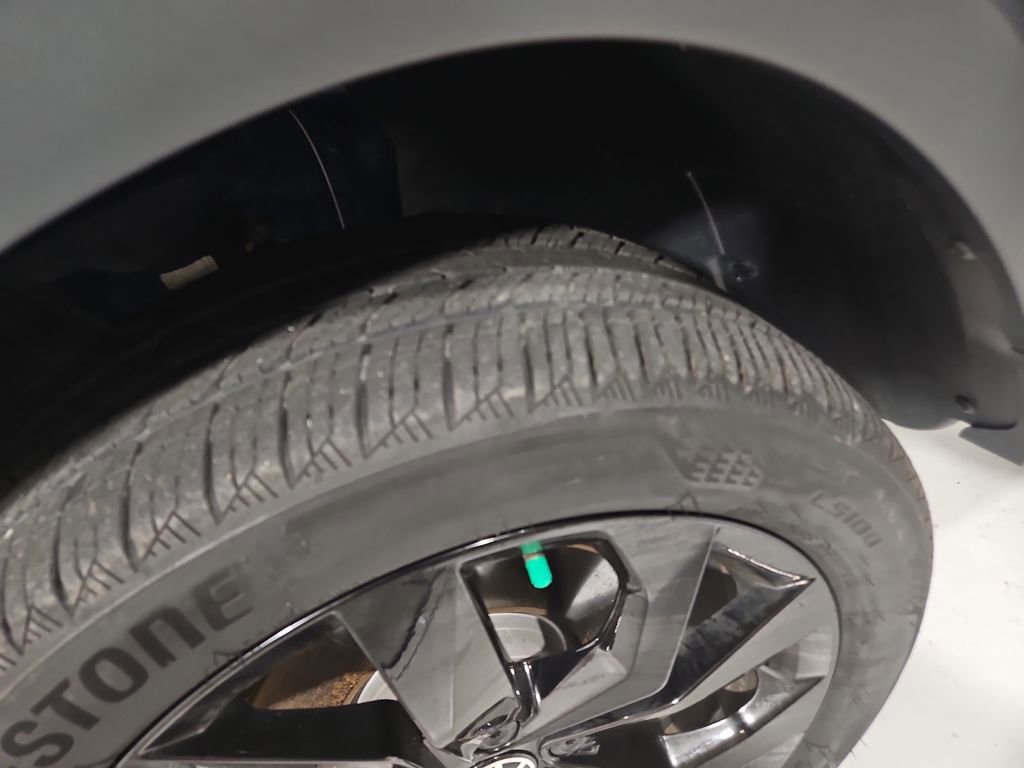 Certified 2024 Volkswagen Taos SE w/ Black Wheel Package image 29