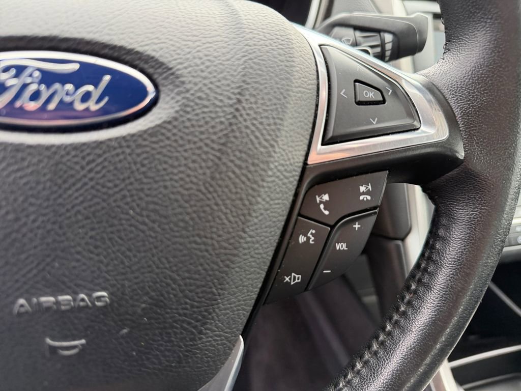 Used 2017 Ford Fusion SE w/ Fusion SE Technology Package image 30
