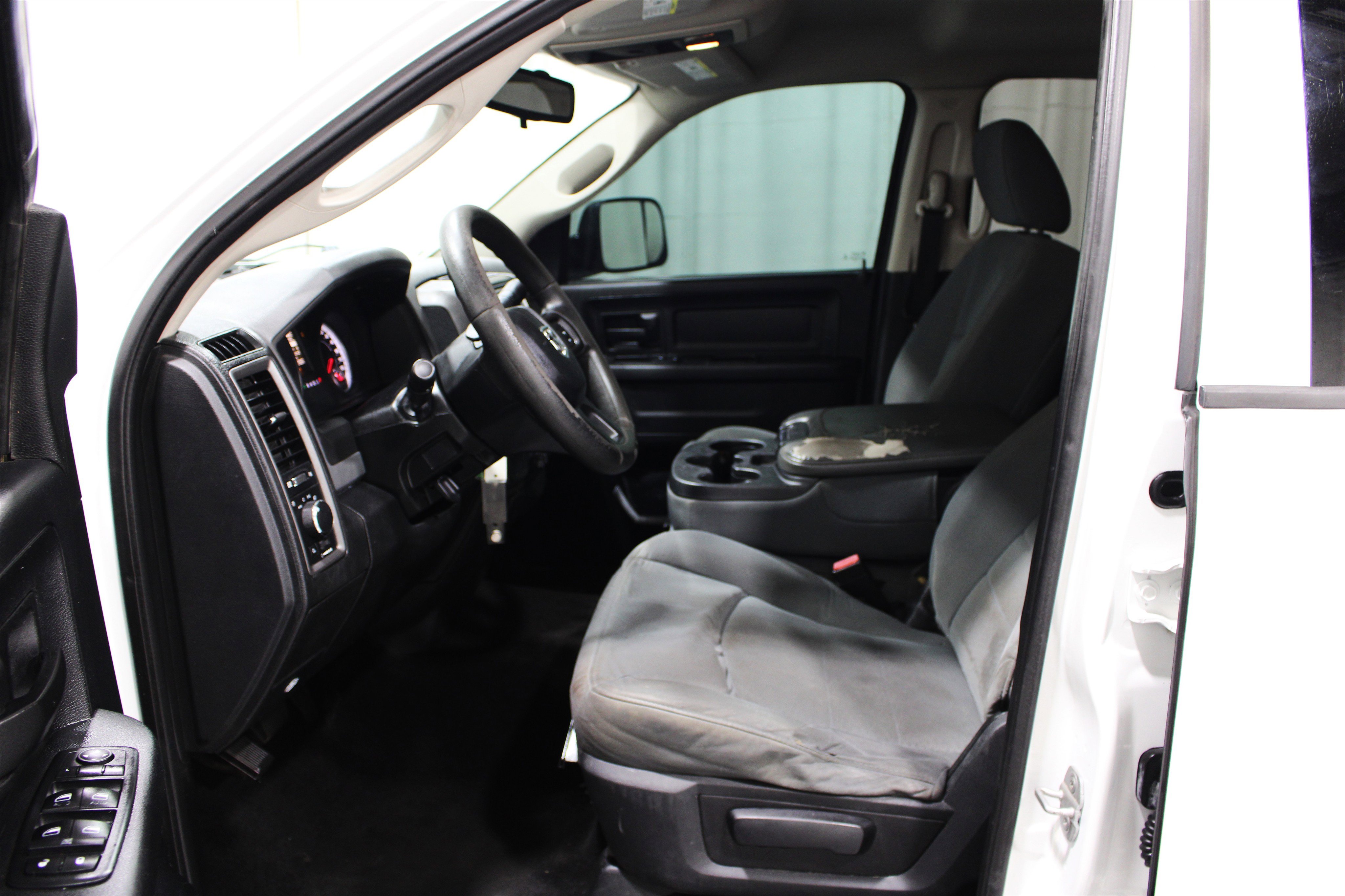 Used 2013 RAM 2500 Tradesman w/ Chrome Appearance Group AWD/4WD image 3
