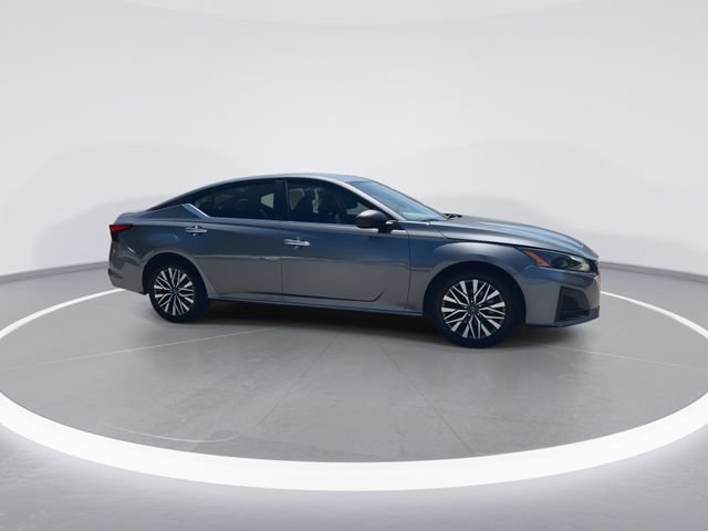 Used 2024 Nissan Altima 2.5 SV FWD image 9