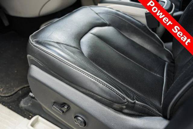 Certified 2019 Chrysler Pacifica Limited FWD image 10