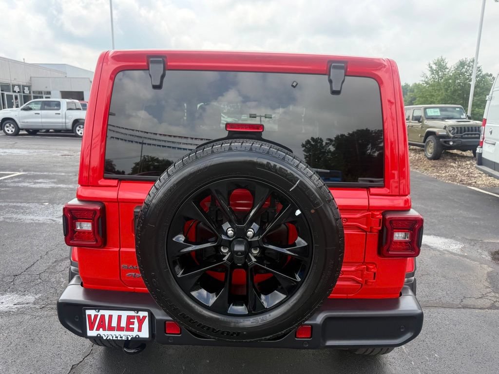 Used 2025 Jeep Wrangler Unlimited Sahara w/ Safety Group AWD/4WD image 5