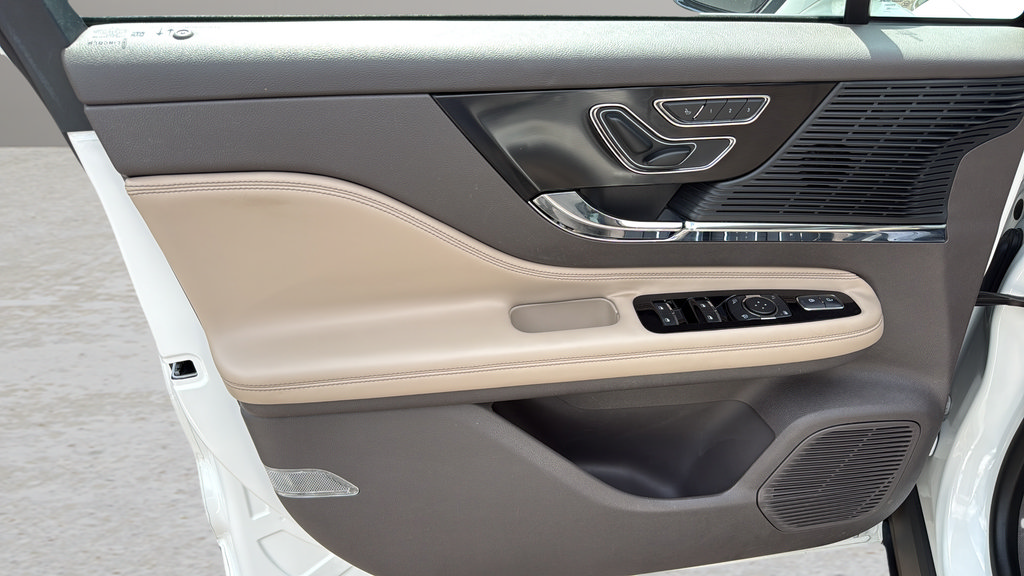 Used 2020 Lincoln Corsair AWD w/ Premium Package image 10
