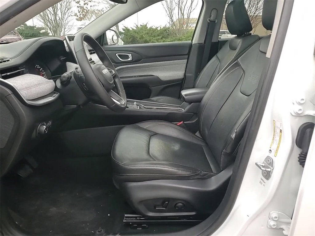 Used 2022 Jeep Compass Latitude w/ Sun and Sound Group image 12