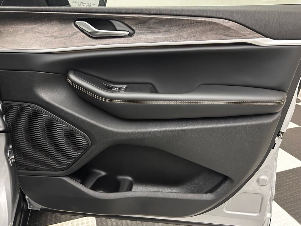 New 2026 Jeep Grand Cherokee Limited AWD/4WD image 16
