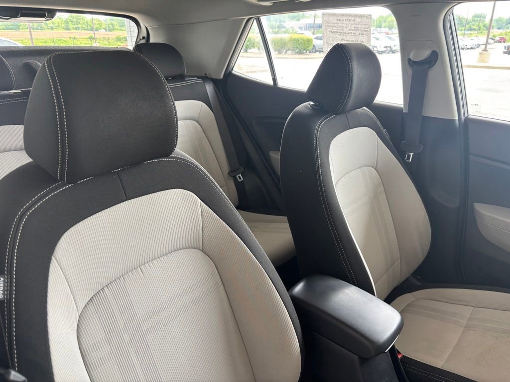 Used 2022 Hyundai Venue SEL FWD image 14