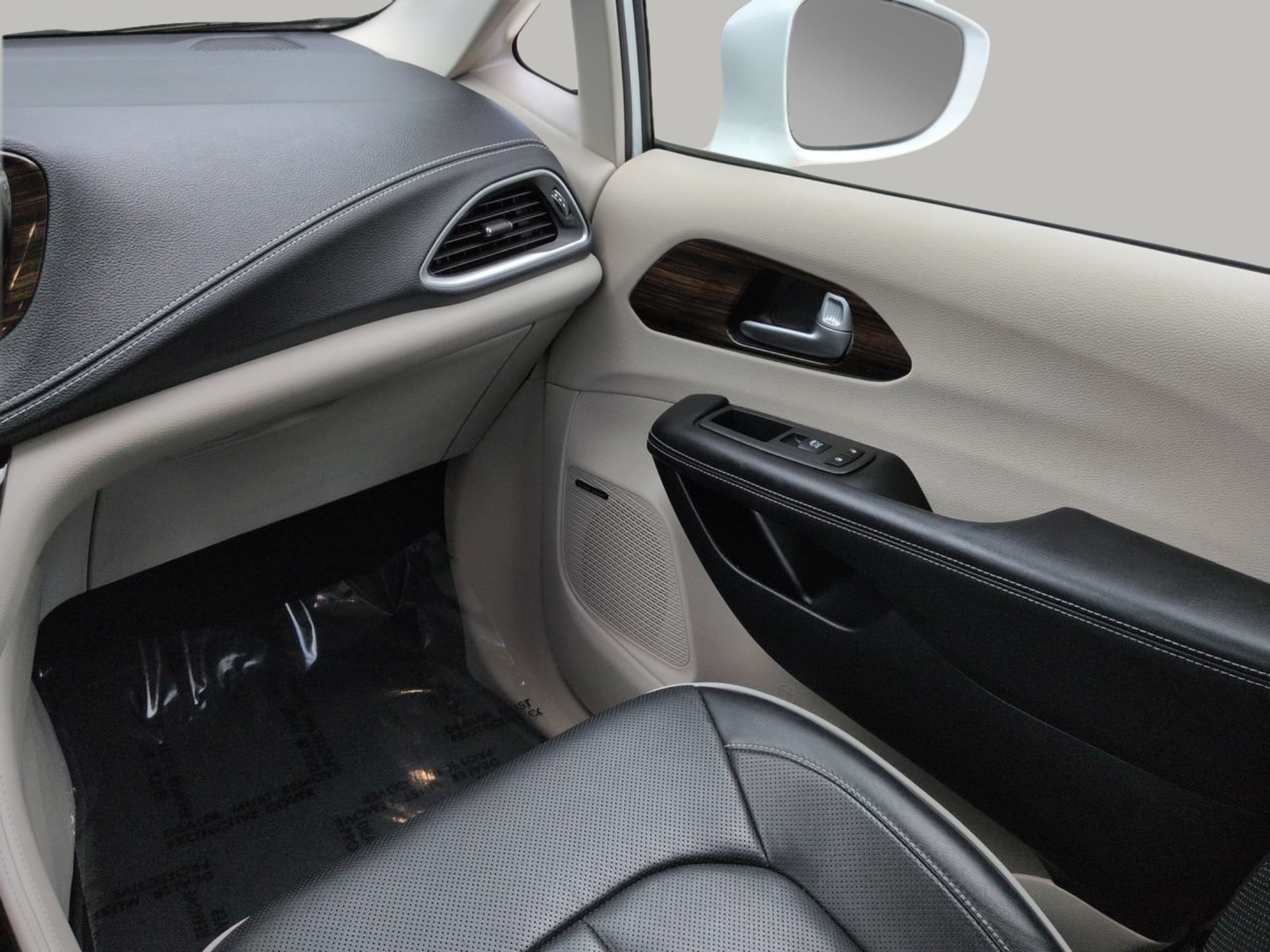 Used 2022 Chrysler Pacifica Limited AWD/4WD image 22