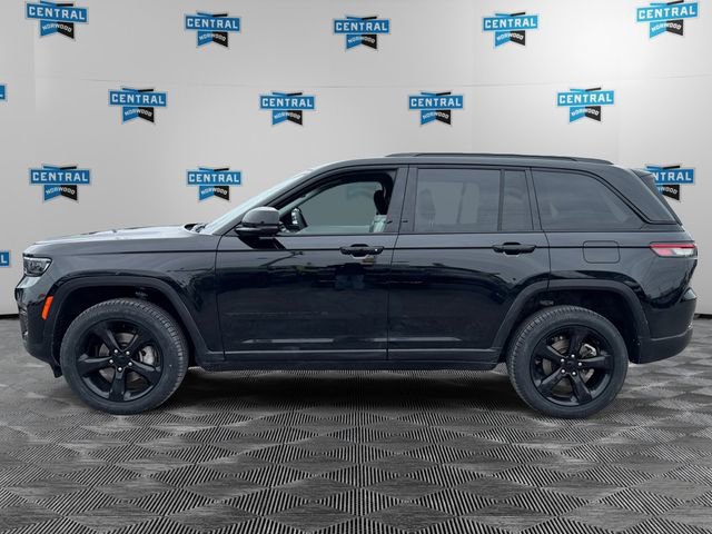 Certified 2023 Jeep Grand Cherokee Limited w/ Black Appearance Package AWD/4WD image 3