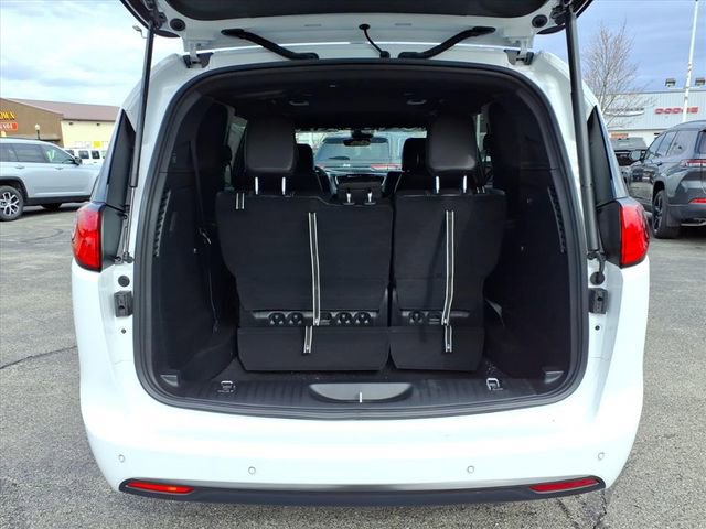 New 2026 Chrysler Voyager LX image 8