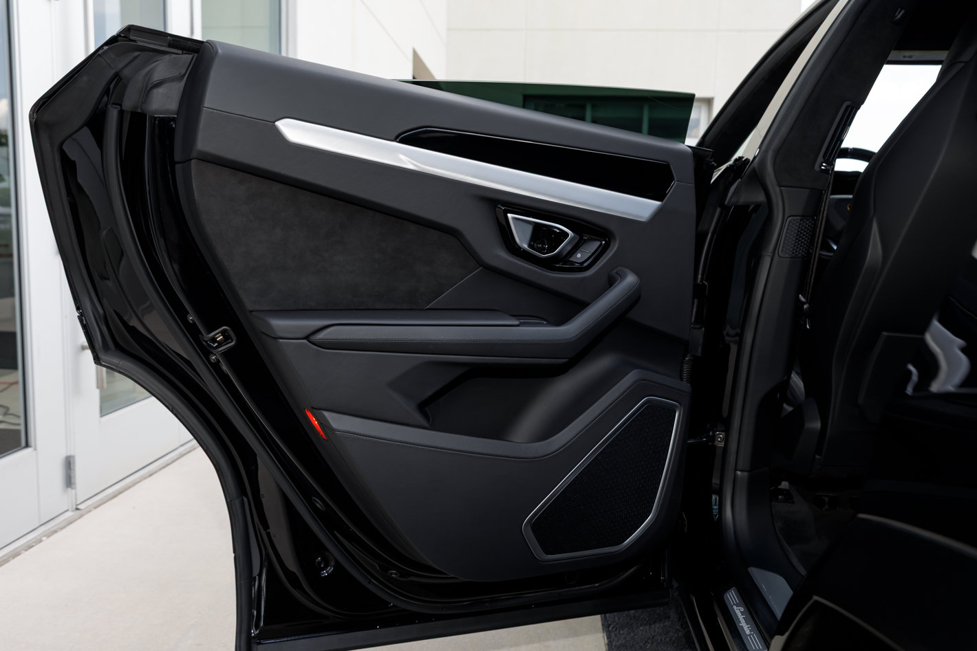 Used 2022 Lamborghini Urus AWD/4WD image 31
