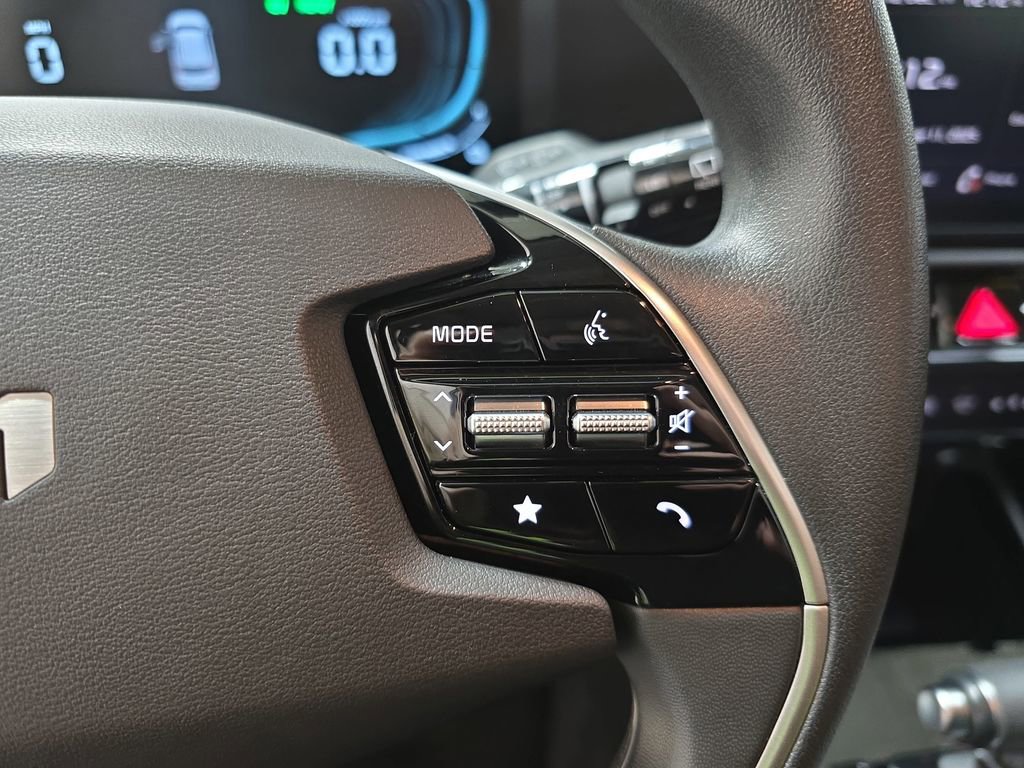 Used 2024 Kia Niro LX image 19