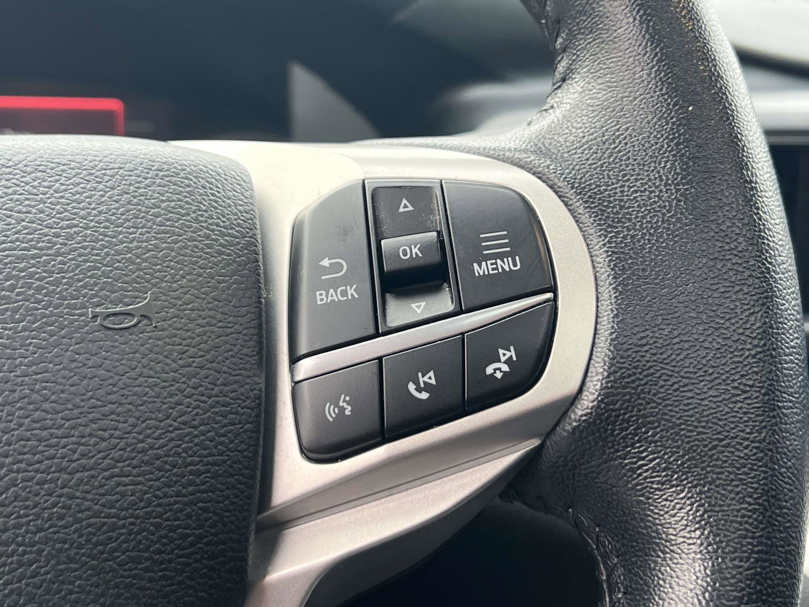 Used 2022 Ford Explorer XLT w/ Equipment Group 202A image 23