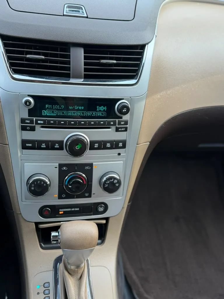 Used 2010 Chevrolet Malibu LS FWD image 15