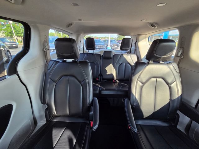Used 2023 Chrysler Pacifica Touring-L FWD image 38
