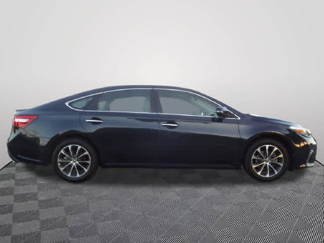 Used 2017 Toyota Avalon XLE Premium w/ All Weather Liner Package FWD image 4