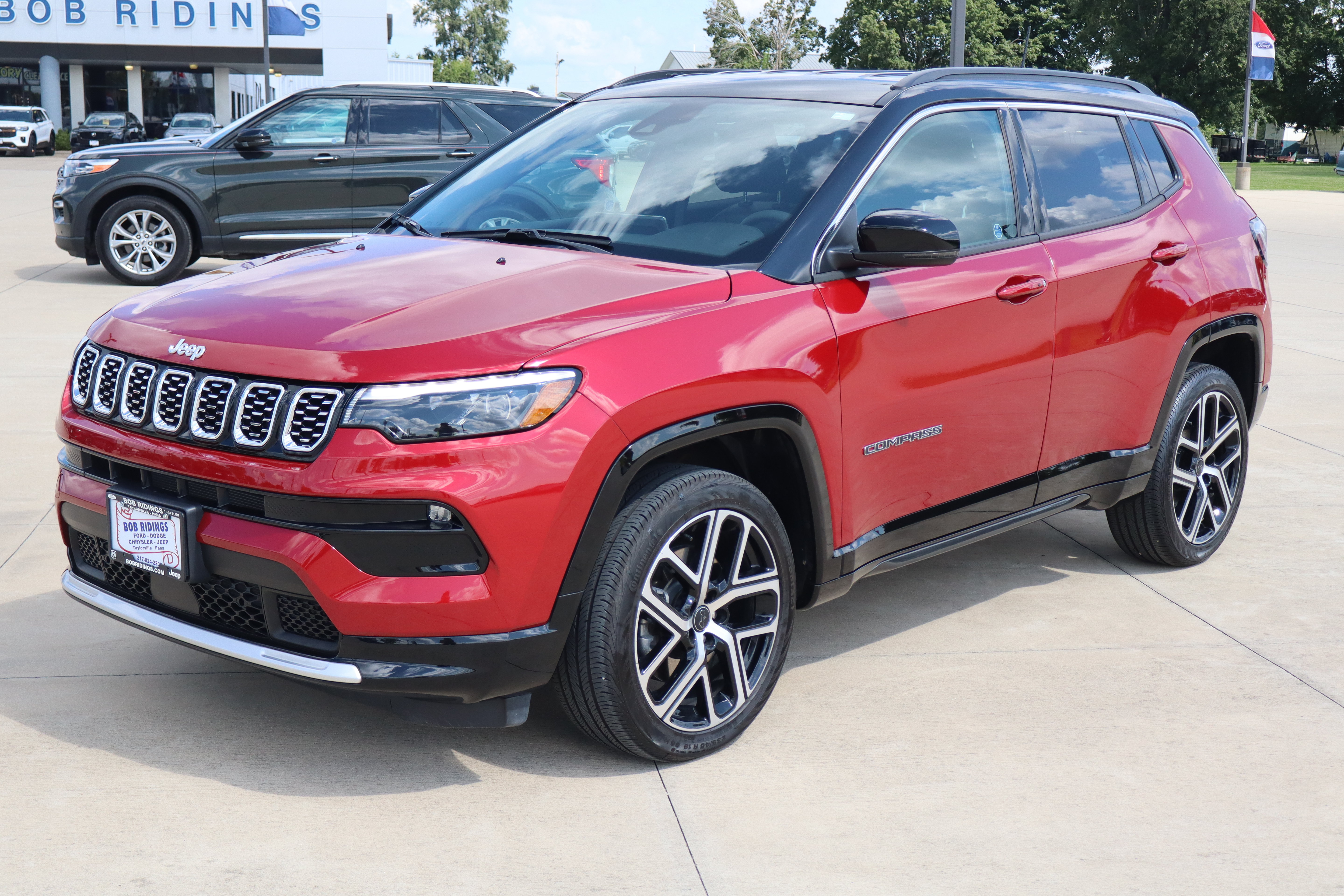 Used 2025 Jeep Compass Limited w/ Elite Group AWD/4WD image 2