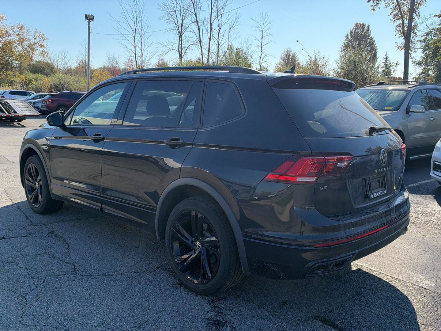 Used 2024 Volkswagen Tiguan SE R-Line AWD/4WD image 5