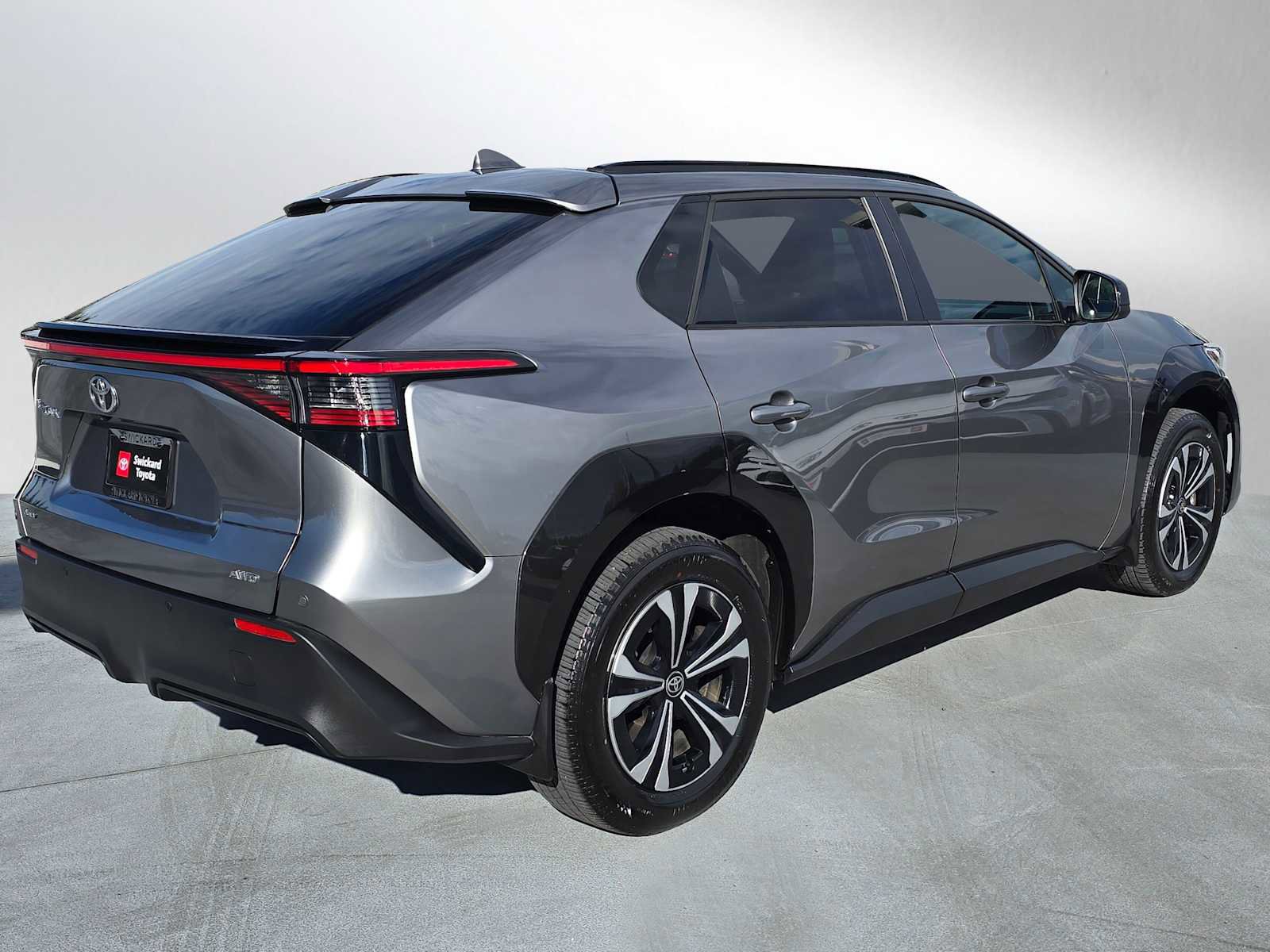 Used 2024 Toyota bZ4X XLE w/ Weather Package image 3