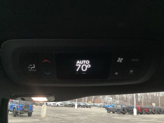 New 2026 Chrysler Pacifica Limited image 21