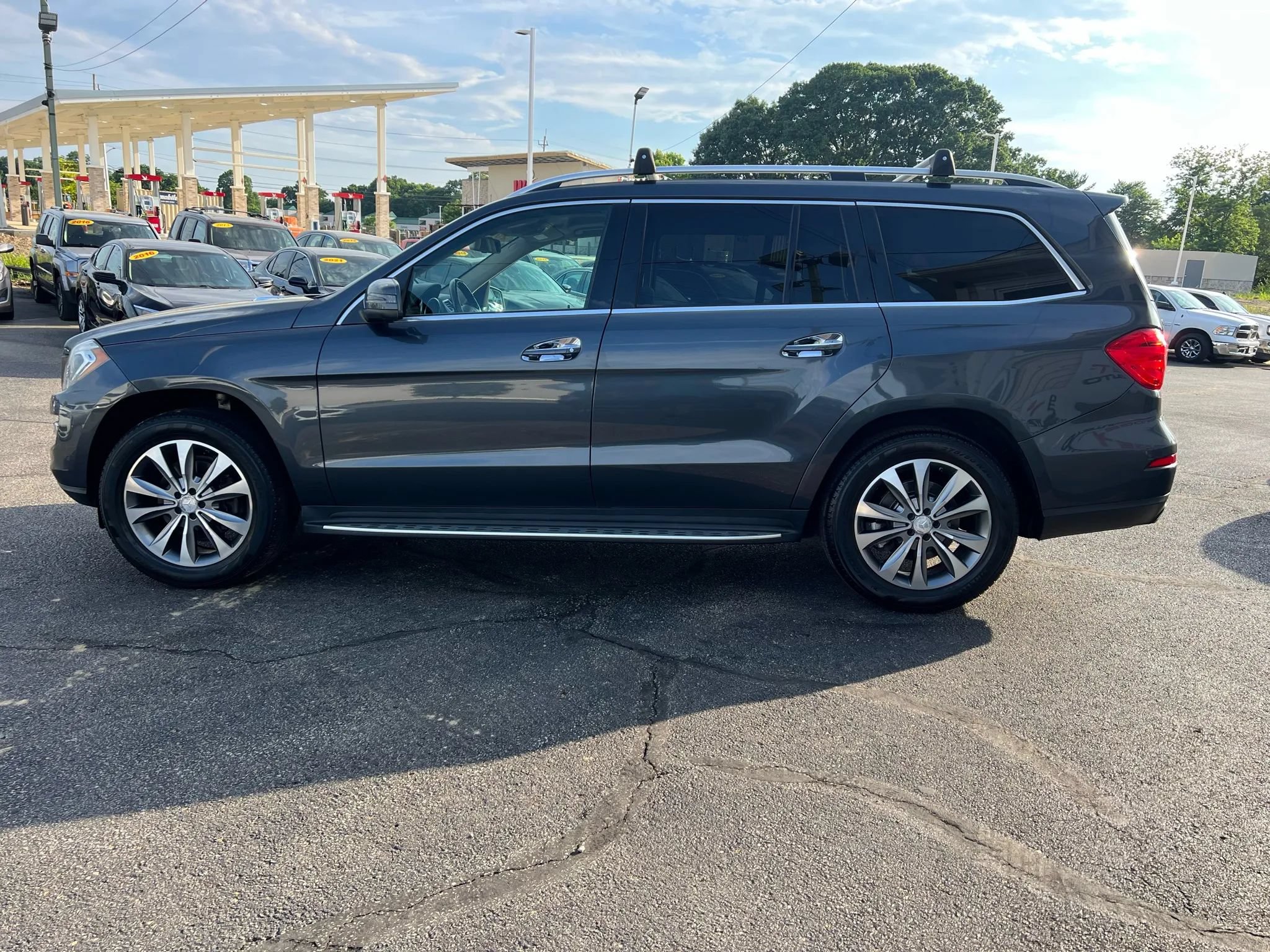Used 2015 Mercedes-Benz GL 450 4MATIC image 2