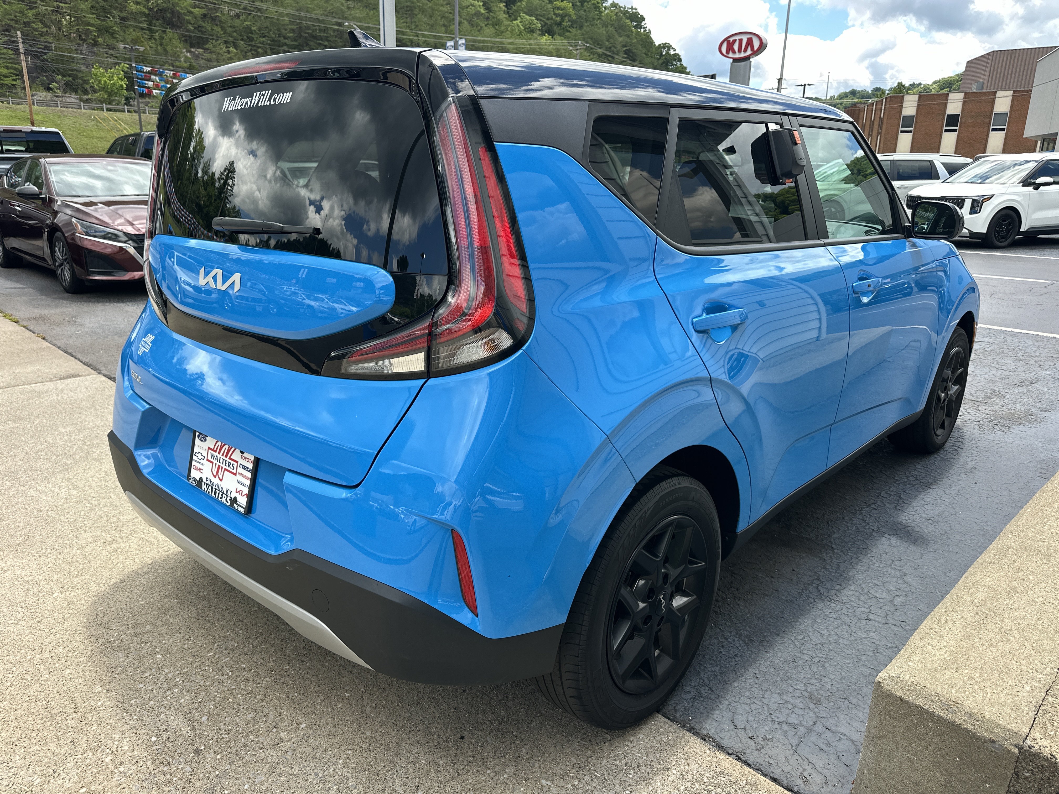 Used 2024 Kia Soul S FWD image 2