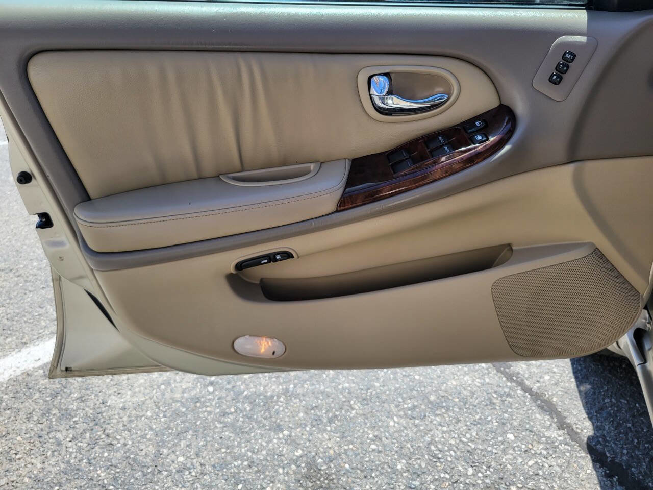 Used 2001 INFINITI I30 image 28