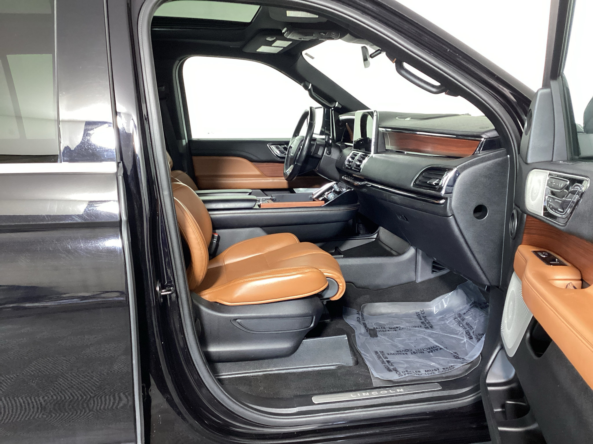 Used 2021 Lincoln Navigator L Reserve AWD/4WD image 9