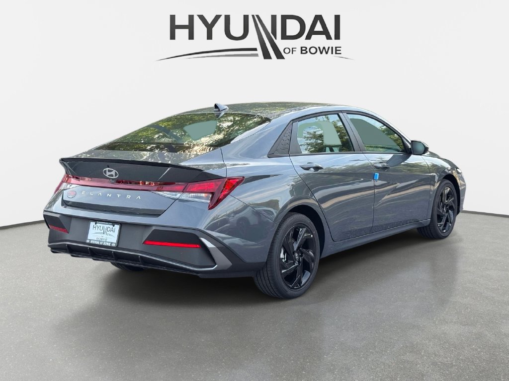 New 2026 Hyundai Elantra SEL Sport FWD image 2