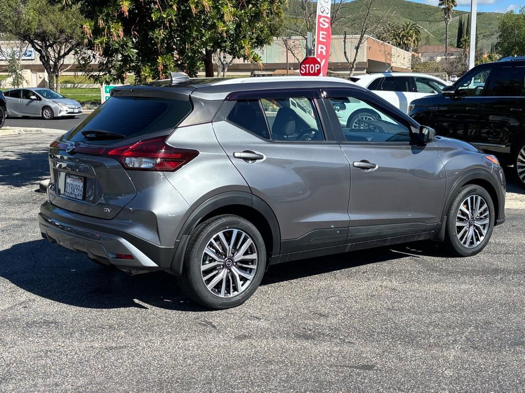 Used 2021 Nissan Kicks SV image 3