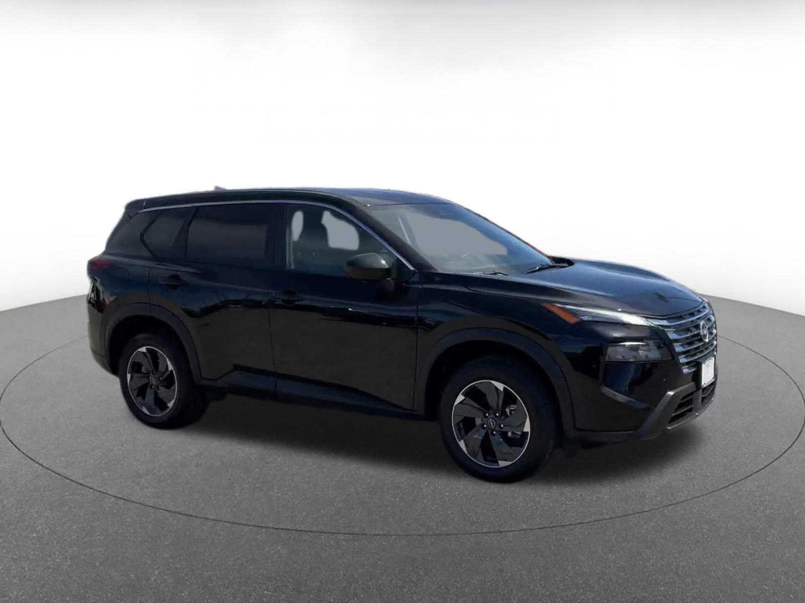 Used 2025 Nissan Rogue SV image 2