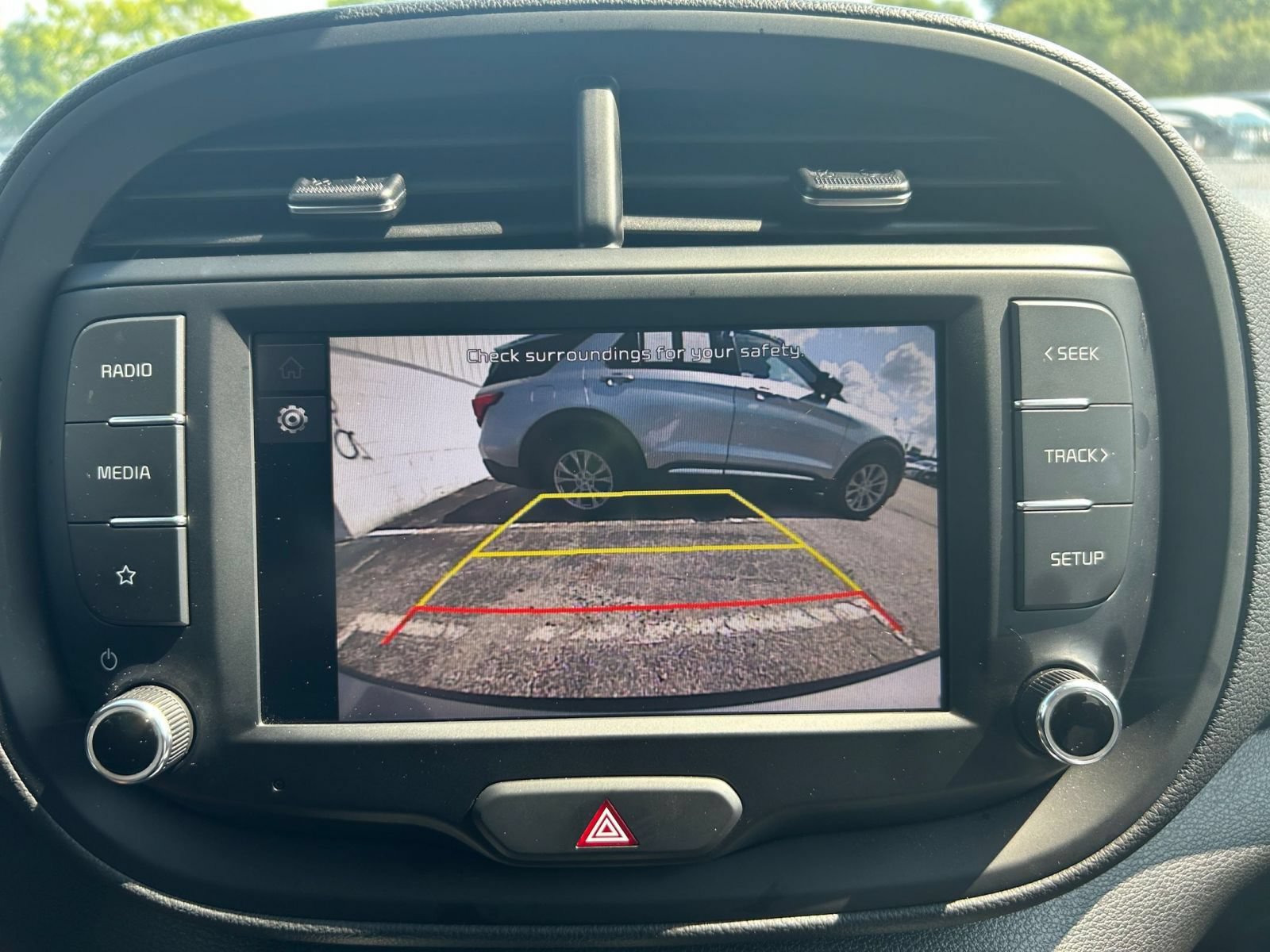 Used 2025 Kia Soul LX w/ LX Technology Package FWD image 19