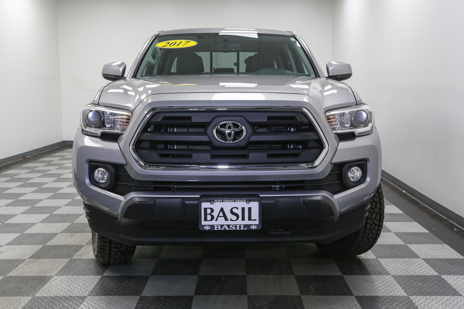 Used 2017 Toyota Tacoma SR5 image 3