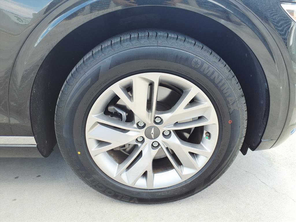 Certified 2022 Genesis GV70 2.5T image 9