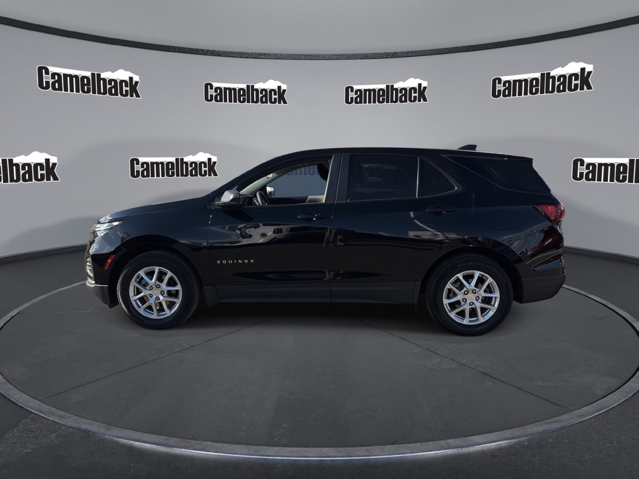 Used 2024 Chevrolet Equinox LS w/ LS Convenience Package FWD image 4