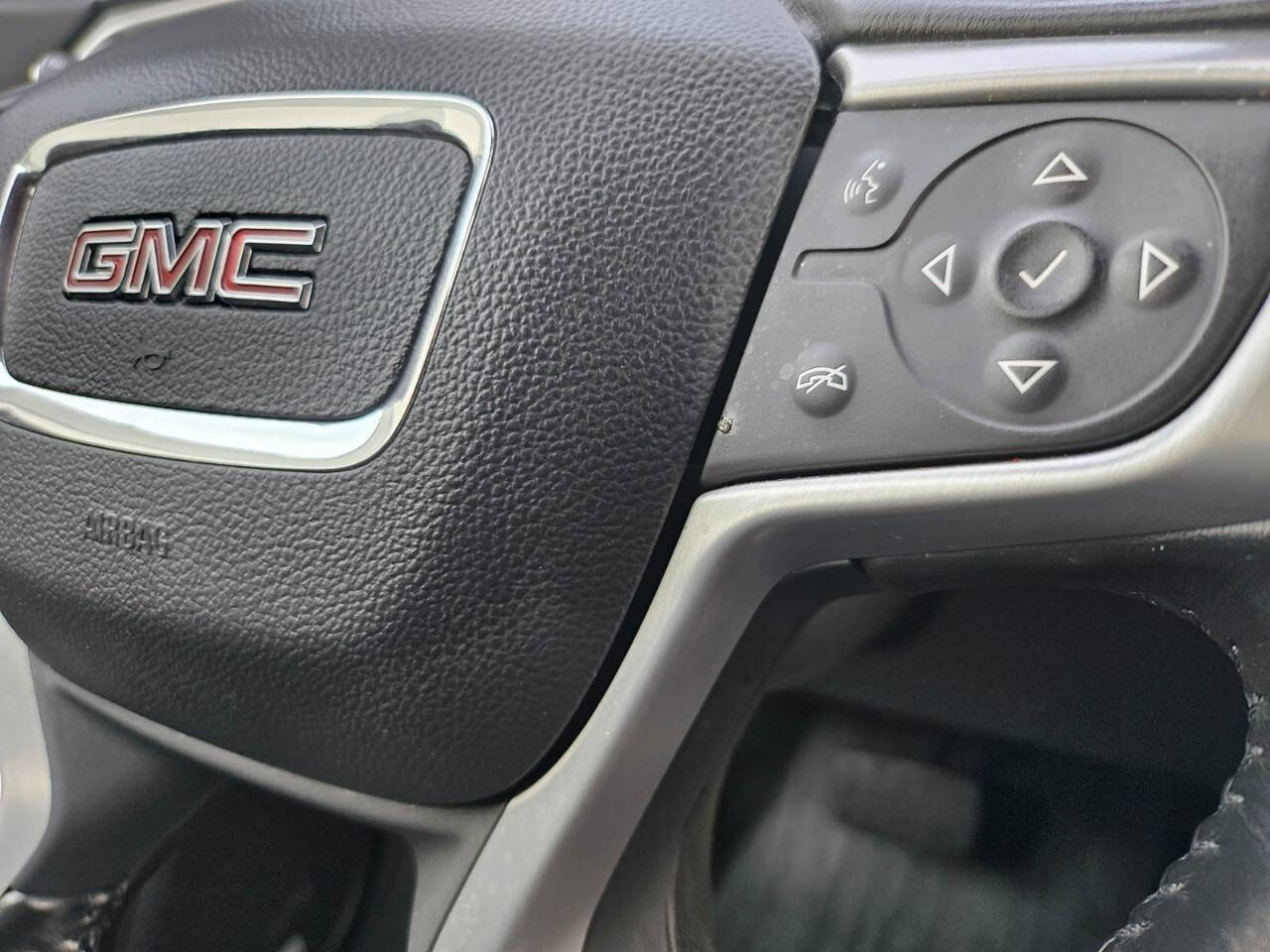 Used 2022 GMC Acadia SLT w/ LPO, Floor Liner Package image 16