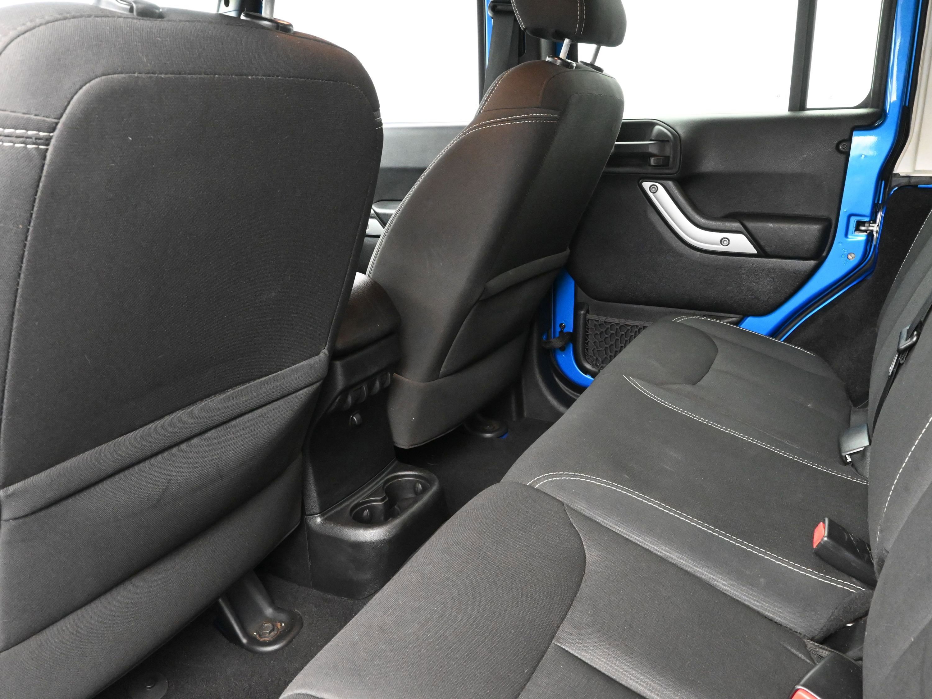 Used 2015 Jeep Wrangler Unlimited Sahara image 17