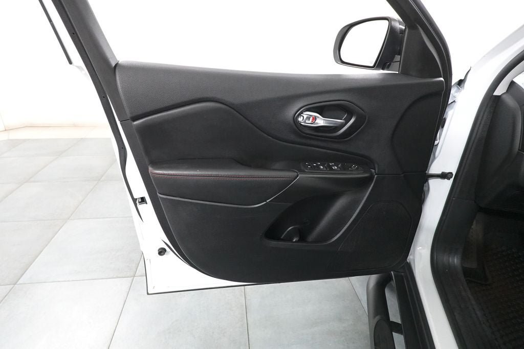 Used 2022 Jeep Cherokee Trailhawk AWD/4WD image 21