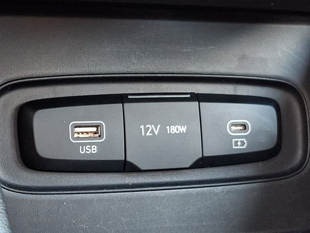 Certified 2025 Hyundai Venue SEL FWD image 25