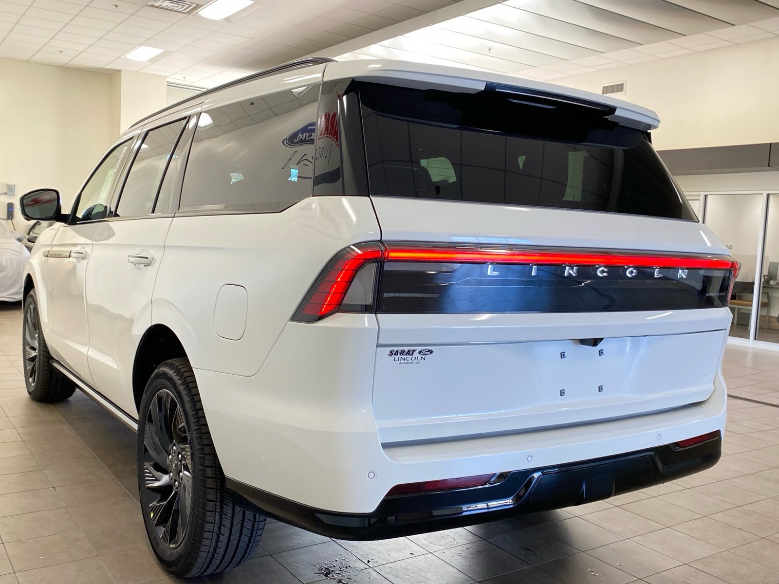 New 2025 Lincoln Navigator Reserve w/ Jet Appearance Package AWD/4WD image 5