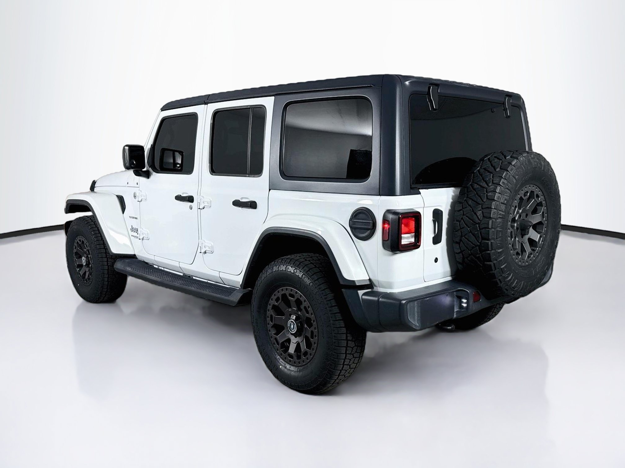 Used 2019 Jeep Wrangler Unlimited Sahara AWD/4WD image 28